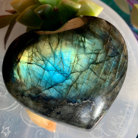 Large Puffy Labradorite Heart - Picture 6 of 9